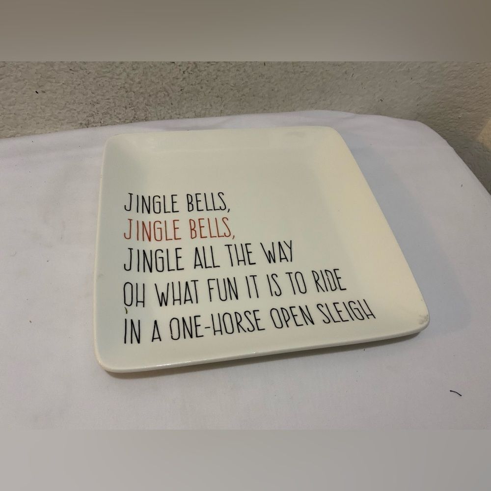 Creative Co-Op Jingle bells Stoneware plate